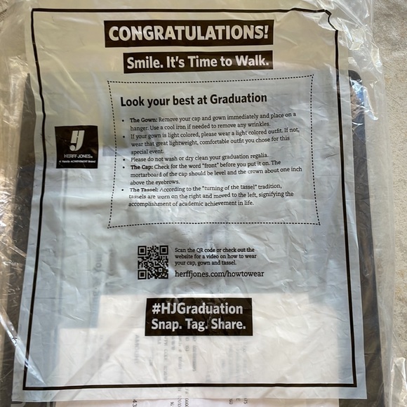 👩🏻‍🎓 Cap and gown 🎓 - Picture 5 of 9